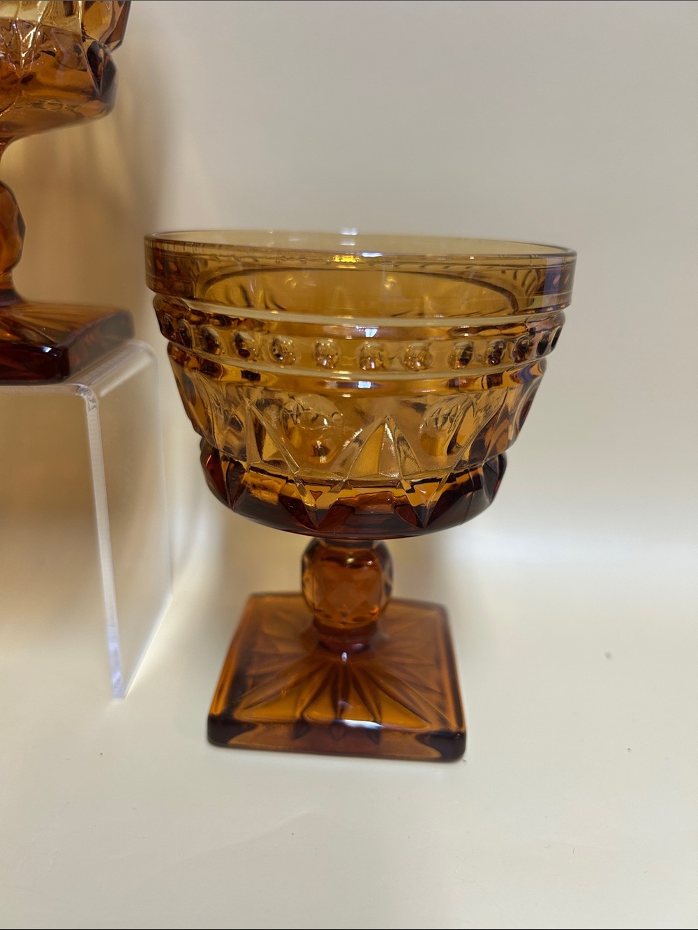 Vintage amber Indiana Glass Park Lane goblets / wine glasses, a set of 4 - Picture 3 of 9